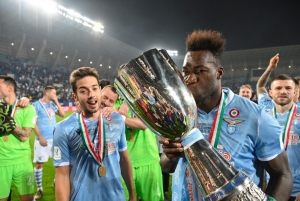 Alentando desde la banca el Killer Guayaquileño