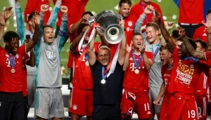Hansi Flick-psg-bayern-munich champions league trophy-2020