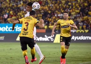 ¡LDU defendió su Invicto de 5 años ante BSC con 10 y Doble Ley del Ex en el Monumental! (RESUMEN)