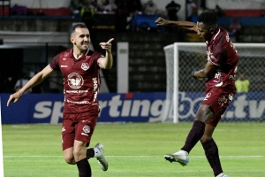 ¡ESTOS SÍ QUE NOS DIGNIFICAN! Mushuc Runa y Universidad Católica colocan a sus figuras en el once de la Sudamericana