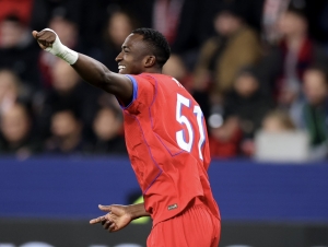 ¡Pacho ESCRIBE SU NOMBRE en la Historia del PSG anotando un Golazo de Cabeza en Champions!