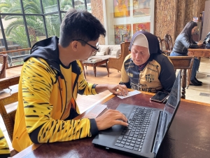 ¡QUÉ LINDA HISTORIA! Monjita Franciscana CONFIESA SU AMOR por Barcelona como hincha desde hace casi 60 años