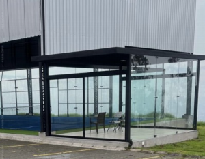 ¡LES HIZO LA FOCA OTRA VEZ! Miguel Ángel Loor volvió a tirarle a la FEF por la cancha de pádel