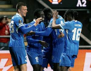 ¡EL MOTO TITULAR EN BÉLGICA! Y su KRC Genk sumó un buen punto fuera de su campo