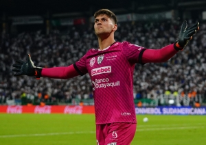 Una dedicatoria al cielo: Guido Villar rinde homenaje a su padre con el título conseguido junto a IDV