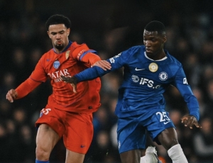 Moisés Caicedo pone el pecho a las balas y valida ser uno de los capitanes del Chelsea