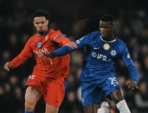 Moisés Caicedo pone el pecho a las balas y valida ser uno de los capitanes del Chelsea