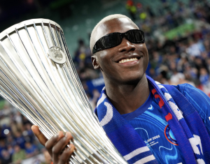 ¡Moisés Caicedo CONTÓ QUE SINTIÓ al anotar su Golazo y a quién dedica su título de Campeón Europeo!