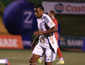 Janpol Morales volvió a ser titular con un Comunicaciones que manda en Guatemala