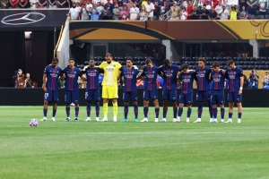 ¡FIESTA CON SABOR AMARGO! Willan Pacho clasifica con el PSG, pero sufre la roja en uno de los partidos más intensos del torneo