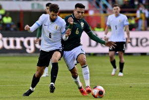¡La Uruguay de Marcelo Bielsa SILENCIA A LOS ALTURÓLOGOS frustrando la fiesta de Bolivia en El Alto!