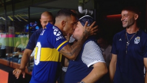 El beso de la suerte para el título (VIDEO)