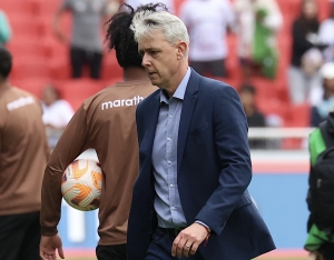 SE RAYÓ EL PROFE: ¡La Pelea que protagonizó el DT brasilero Tiago Nunes en el estadio de LDU!