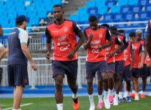 Primer ensayo a quemarropa para Ecuador que por fin hace fútbol con grupo lleno antes de medir a Corea
