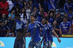 HAY DINERO, PERO NO PARA TODOS: Emelec paga solo parte de lo prometido y no a todos los integrantes de la plantilla