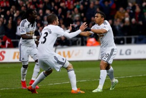 Golazo de palomita de Turbina (VIDEO)