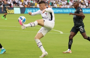 ¡El Nuevo Central Argentino que ficha LDU pedido por Luis Zubeldía!