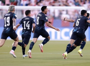 Paraguay ganó y vive, sobreponiéndose a la "Ley Vinicius" que los dejó con uno menos