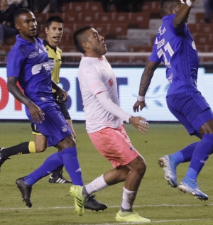 ¡Ni el 10 ni el Choclo pudieron cara a cara con el Rifle! (VIDEO)