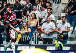 En su patio de juegos favorito: Gonzalo Plata castigó al Atlético Mineiro con una joya de colección