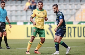 Solo Erick Ferigra vio acción en un sábado de vivir caras largas con Paços de Ferreira