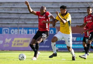 Una friccionada batalla entre Deportivo Cuenca y Leones finaliza con un dramático reparto de puntos