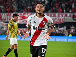 La Joya de la Banda: Kendry Páez revoluciona a todo River Plate y responde al cariño con un golazo