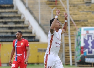 SOLO CON GOLAZOS ponen freno a El Nacional y esta vez fue Deportivo Cuenca, el que LES DIO SU DOSIS