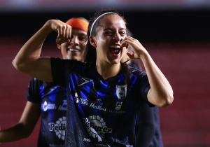 ¡PEDAZO DE SOMBRERITO! Danna Pesántez se soltó un verdadero GOLAZO para estrenarse en las redes con Querétaro