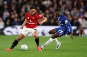 Rosenior admite frustración tras la caída del Chelsea ante el Manchester United