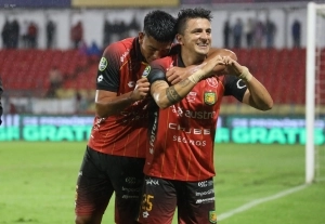 Perdón aceptado y 3 puntos al bolsillo: Deportivo Cuenca vence con un zapatazo salvador de Andrés López