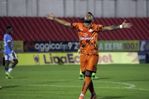 ¡SUEÑAN EN GRANDE! Libertad se lleva un triunfazo sobre la hora y desata la fiesta en la afición lojana