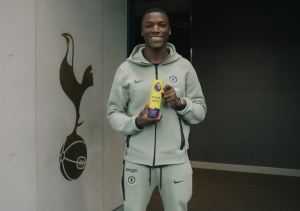 Lindo REGALO DE CUMPLEAÑOS para MOISÉS CAICEDO: 24 años y un desempeño que lo coloca como MVP