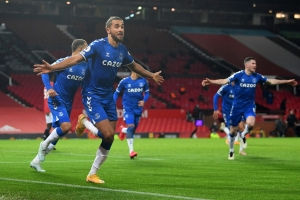 Frenaron a los Foxes en Goodison Park (RESUMEN)