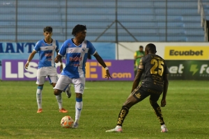 AUCAS LO EMPATÓ A LO IMPOSIBLE: Con tres expulsados y en la agonía, se llevó un punto de locura en el Jocay