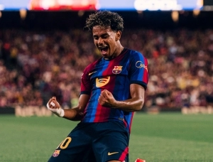 Raphinha y Lamine Yamal lideran la brillante goleada del FC Barcelona para tomar el liderato de LaLiga