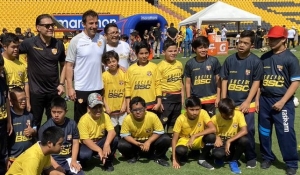 ¡Afuera de las canchas también es un crack! (FOTO)
