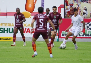 Final de locura en Echaleche: Entre puñetes y empujones, Darío Mina le dio el triunfo a Mushuc Runa