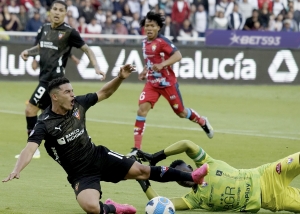 ¡LDU probó con tres nueves pero no pudo quebrar el muro de Nacional!