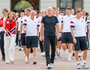 Un inolvidable homenaje une a la selección de Noruega con su afición en una fiesta histórica