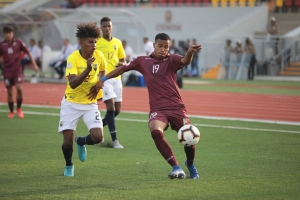 Un error le costó la victoria a la Mini Tri (RESUMEN)