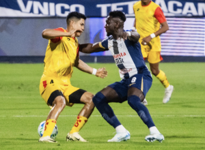 Choque de ecuatorianos con TENSIÓN TOTAL en cancha, pero Alianza Lima se va con caras largas