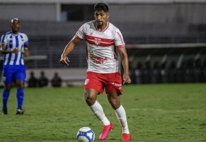 Luis Segovia SE HACE UN NOMBRE en Brasil mientras Fernando Gaibor salvó un punto con Alianza Lima