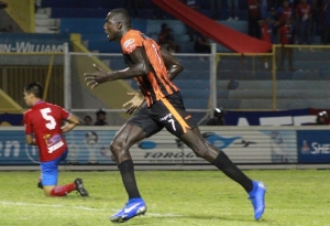 Con un pie en la final (RESUMEN)