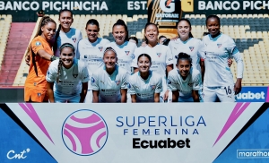 ¡Malos Hinchas de Barcelona INSULTARON Y LES LANZARON OBJETOS a las Chicas de LDU!