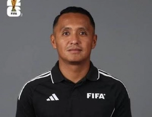 El chatbot de futbolecuador te informa de la carrera del réferi Iván Barton antes de dirigir el Francia versus España
