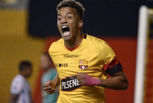 LO PEDÍAN PARA LA SELECCIÓN… ¡Y ahora Hinchas de BSC lo retan a pelear e insultan a Byron Castillo!