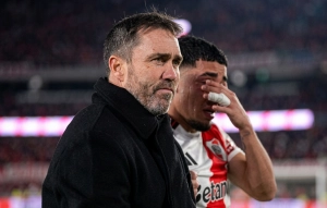 El abrazo que protege al talento: Eduardo Coudet y un refugio de ternura para Kendry Páez en River