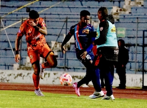 ¡Djorkaeff Reasco SE PUSO EL TRAJE DE HÉROE para salvar a El Nacional contra el Equipo Sensación!