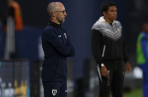 Es un poco torpe. Javier Rabanal niega que piense salir de IDV y que tenga arreglado con otro club, pero...